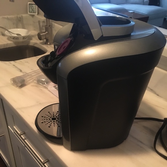 Keurig 2.0 + reusable coffee insert - Picture 5 of 5